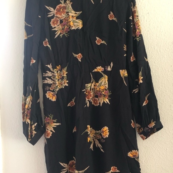 Saltwater Luxe Brantley Black Floral Cinch Dress size M - Picture 14 of 14